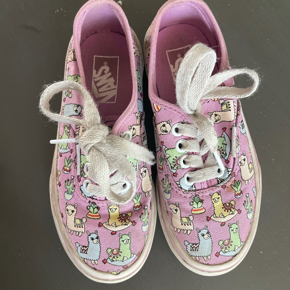 Little girls llama vans